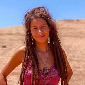 Thick latch hook dreadlocks